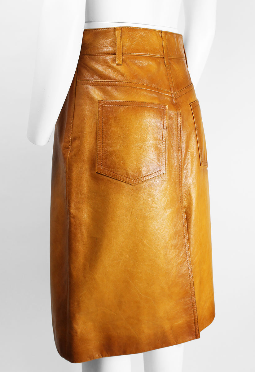 PradaFW2017DyedLeatherSkirt_Ba