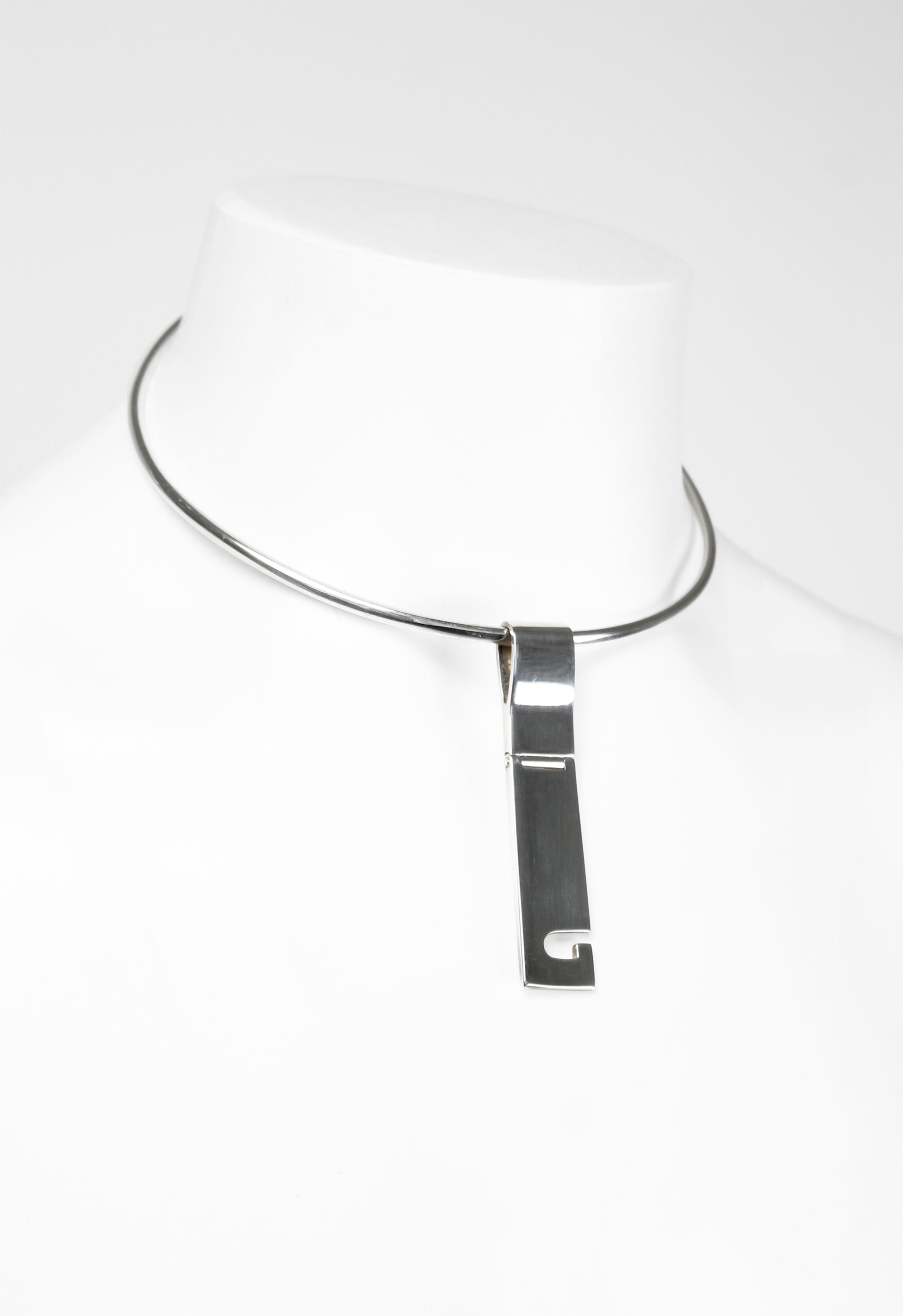 GUCCI TOM FORD FW 1997 SILVER G PENDANT CHOKER NECKLACE