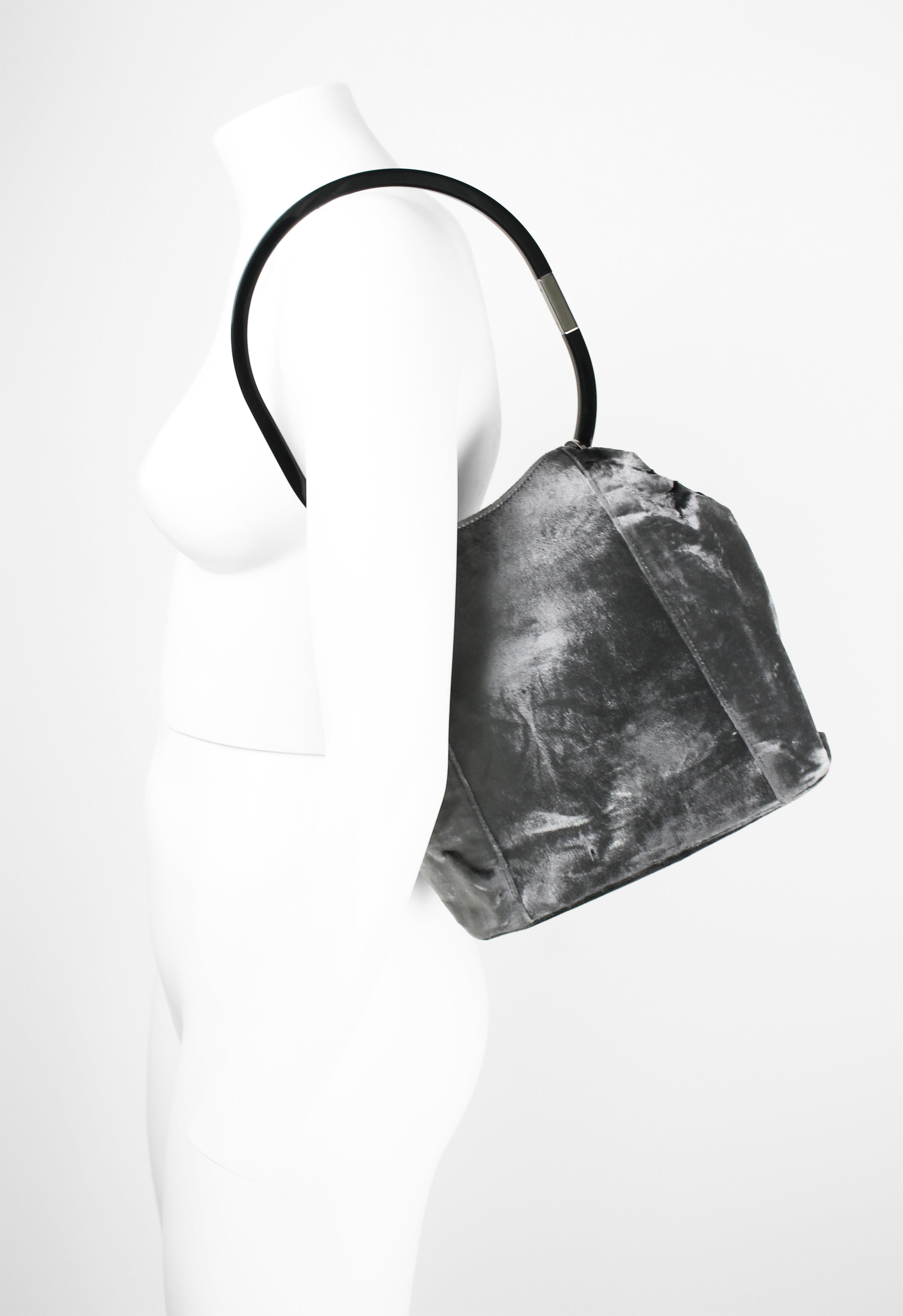 GUCCI TOM FORD FW 1999 SILVER VELVET RING BAG