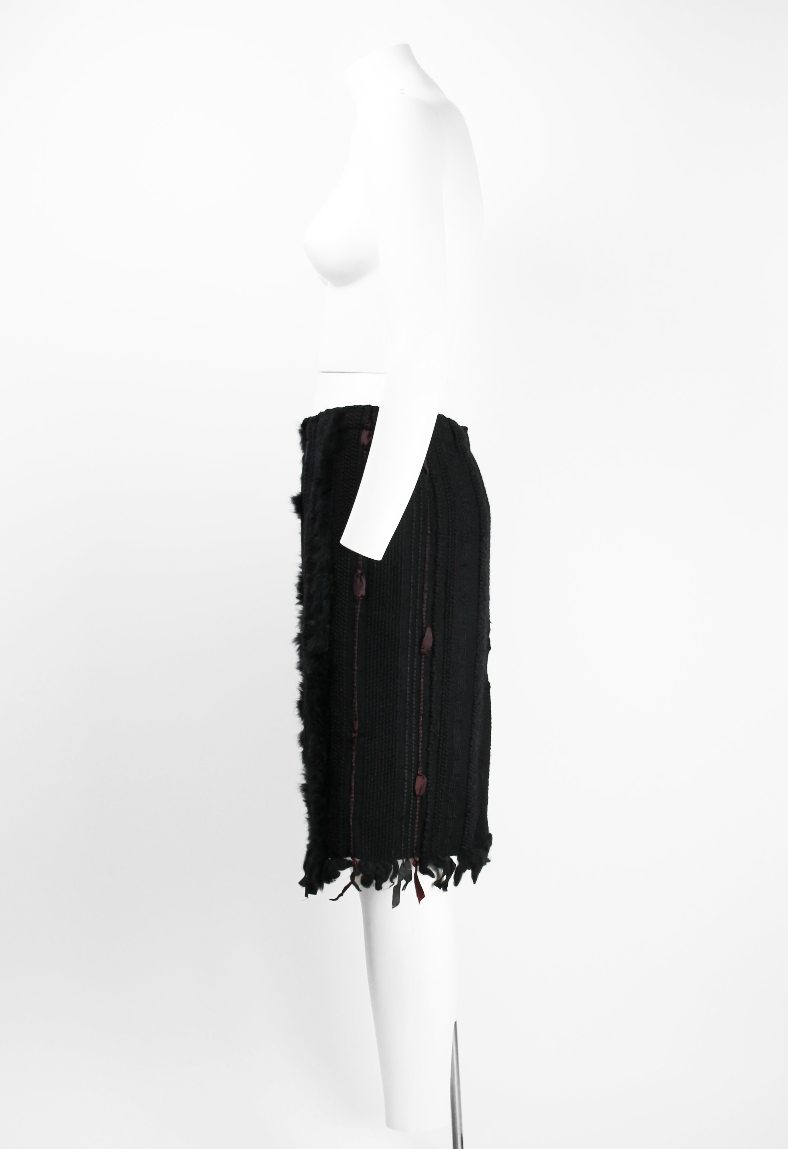 GUCCI TOM FORD FW 2002 FUR AND RIBBON KNITTED SKIRT