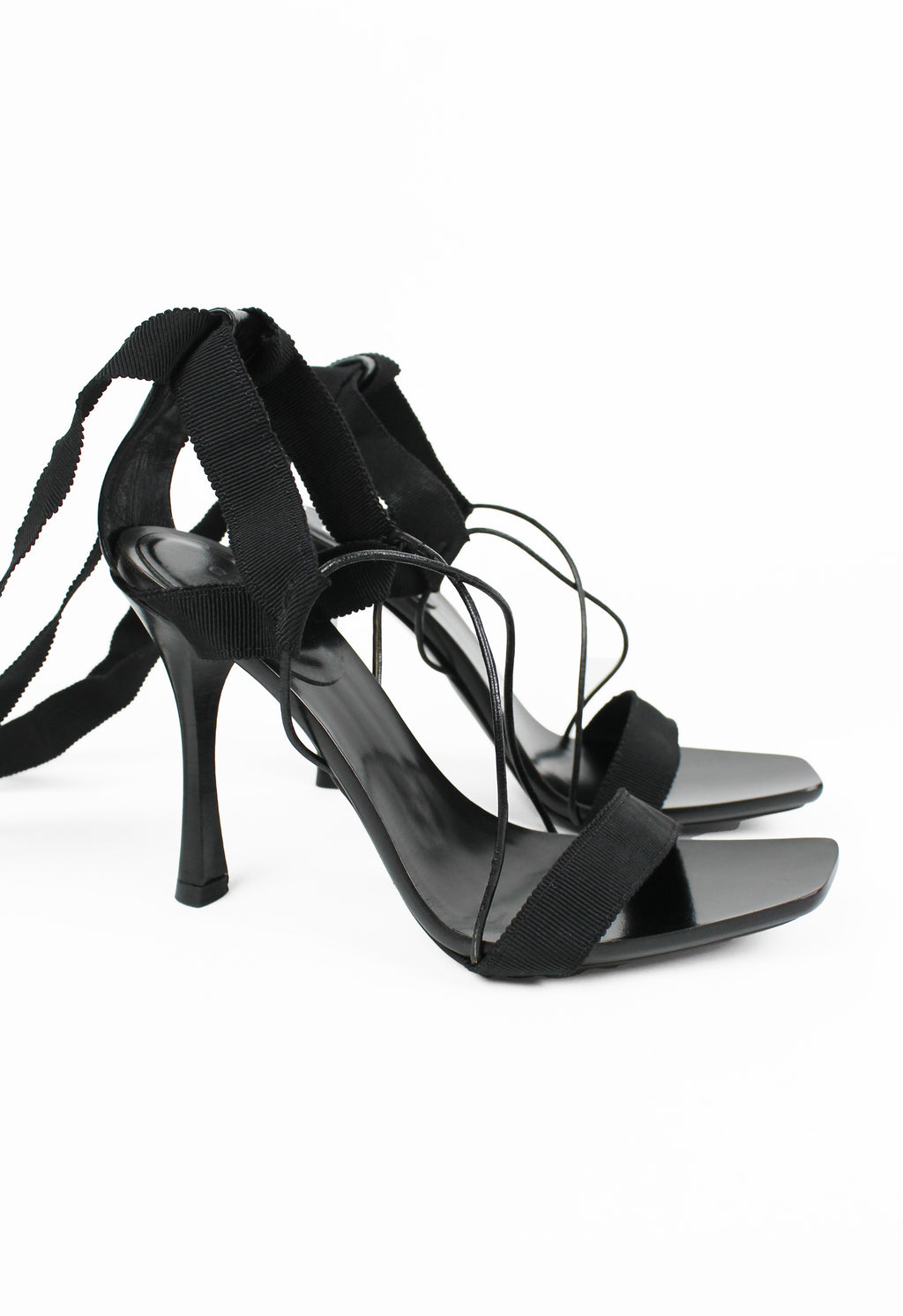 GUCCI TOM FORD FW 2002 LACE UP RIBBON HEELS