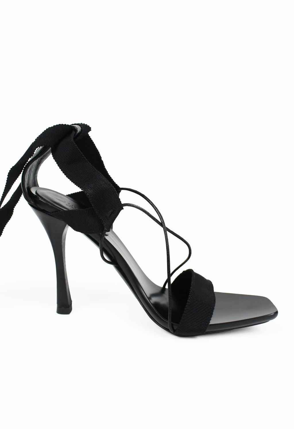 GUCCI TOM FORD FW 2002 LACE UP RIBBON HEELS