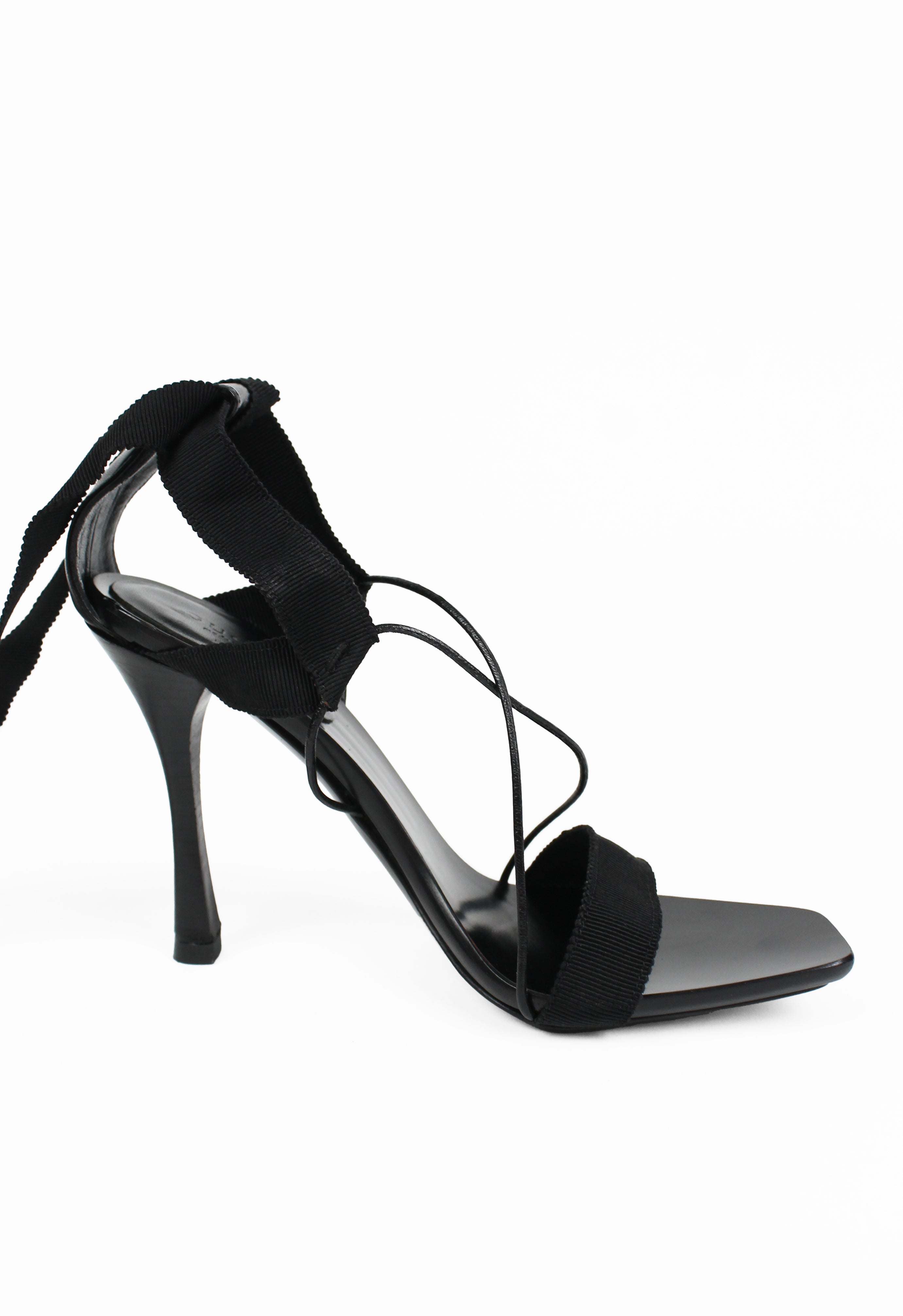 GUCCI TOM FORD FW 2002 LACE UP RIBBON HEELS