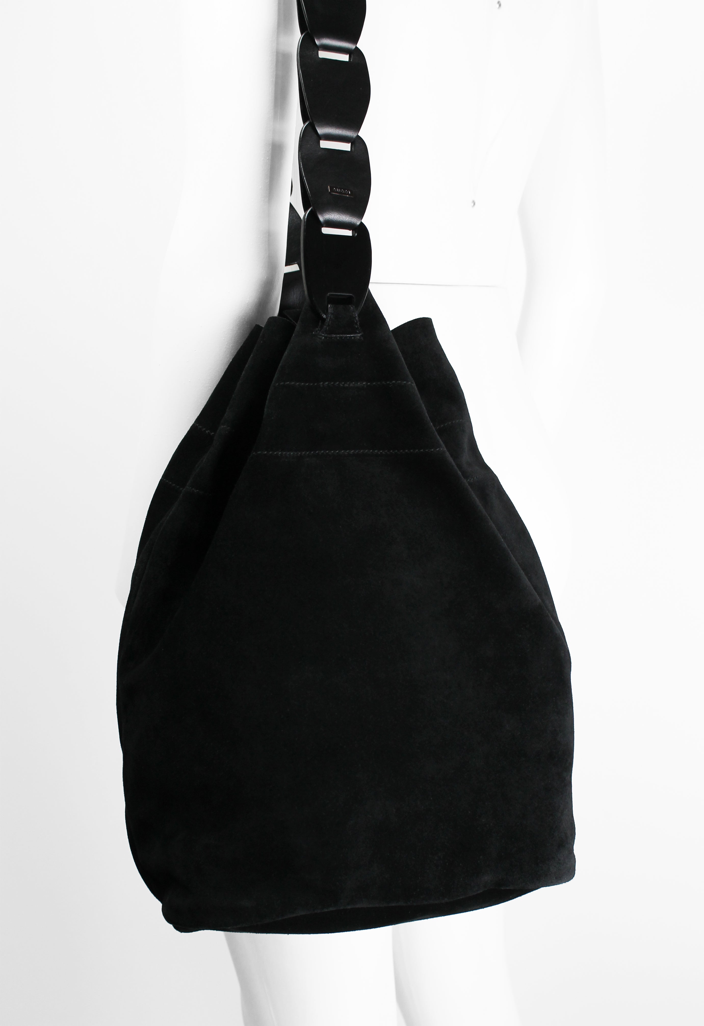 GUCCI TOM FORD SS 1997 CHAIN STRAP SUEDE BUCKET BAG