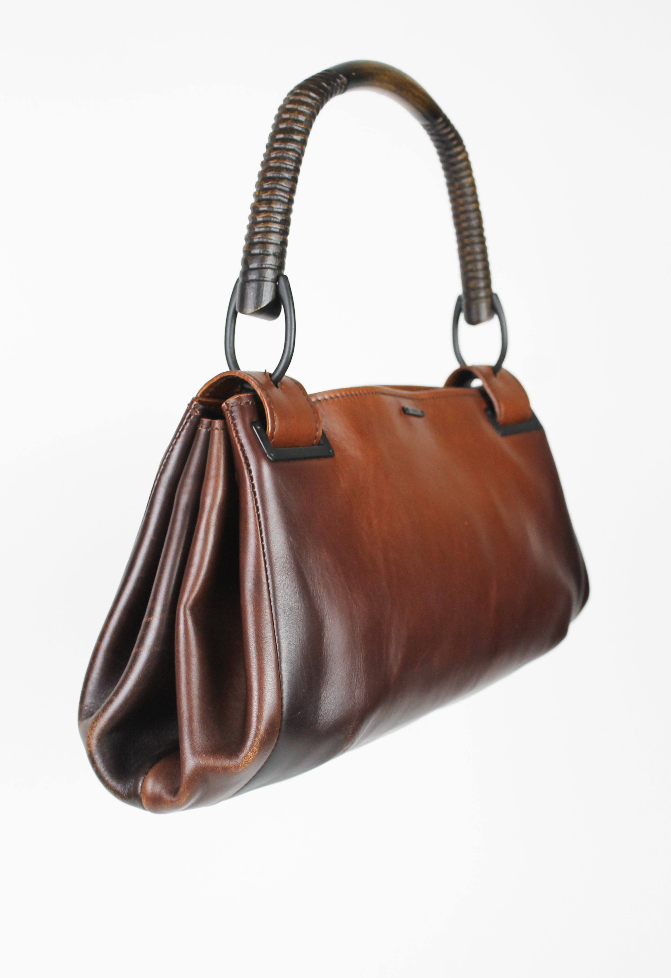 GUCCI TOM FORD FW 2002 GRADIENT LEATHER WOODEN HANDLE SHOULDER BAG
