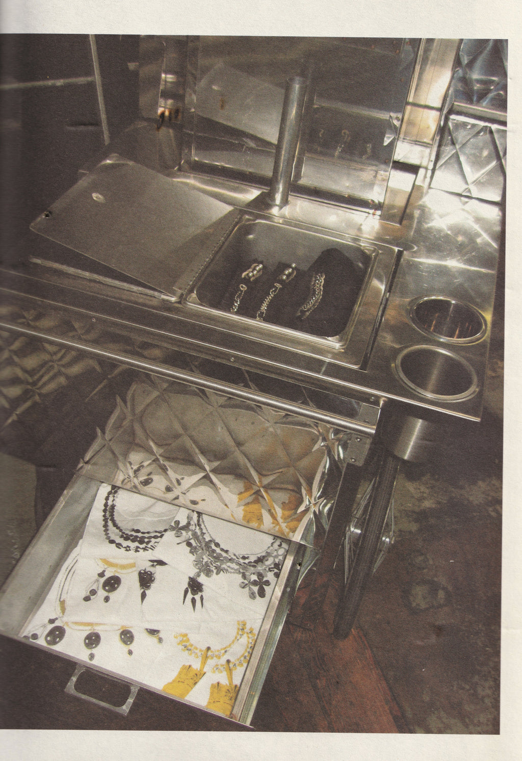 COMME DES GARCONS GUERRILLAZINE NO.6 IDEAS FOR CORPORATE SALVATION 2009