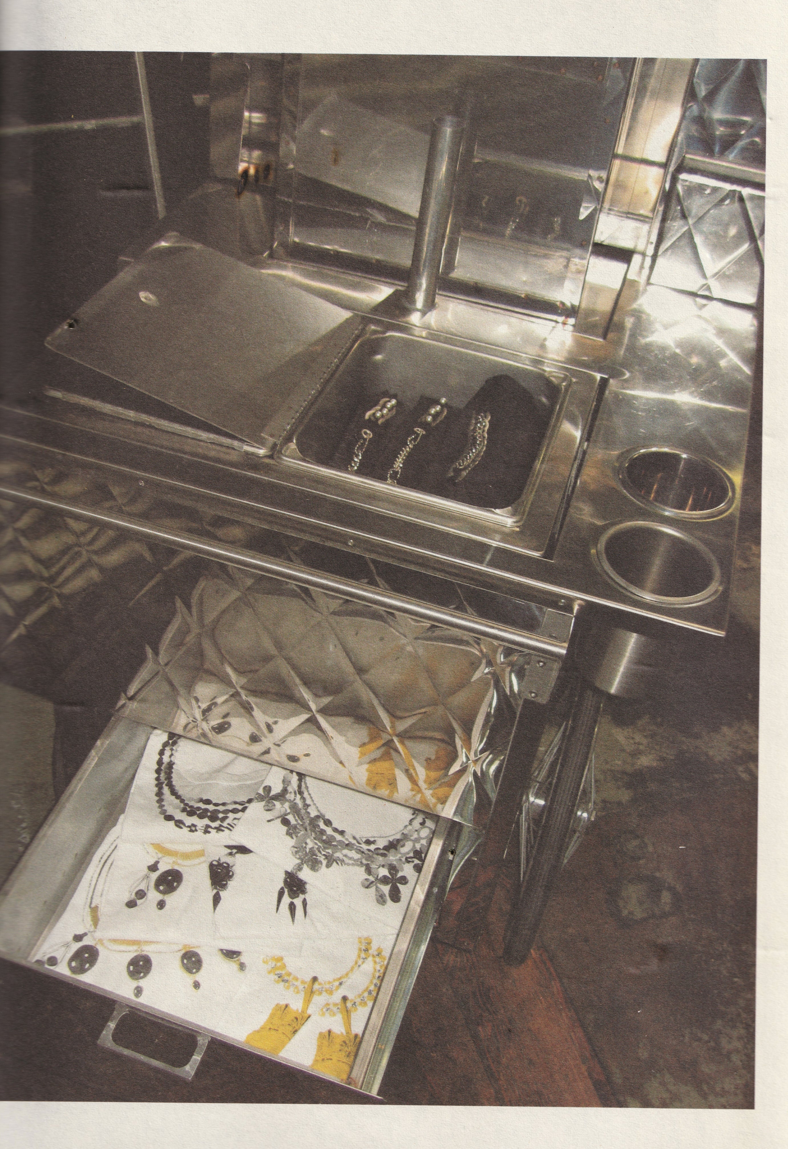 COMME DES GARCONS GUERRILLAZINE NO.6 IDEAS FOR CORPORATE SALVATION 2009