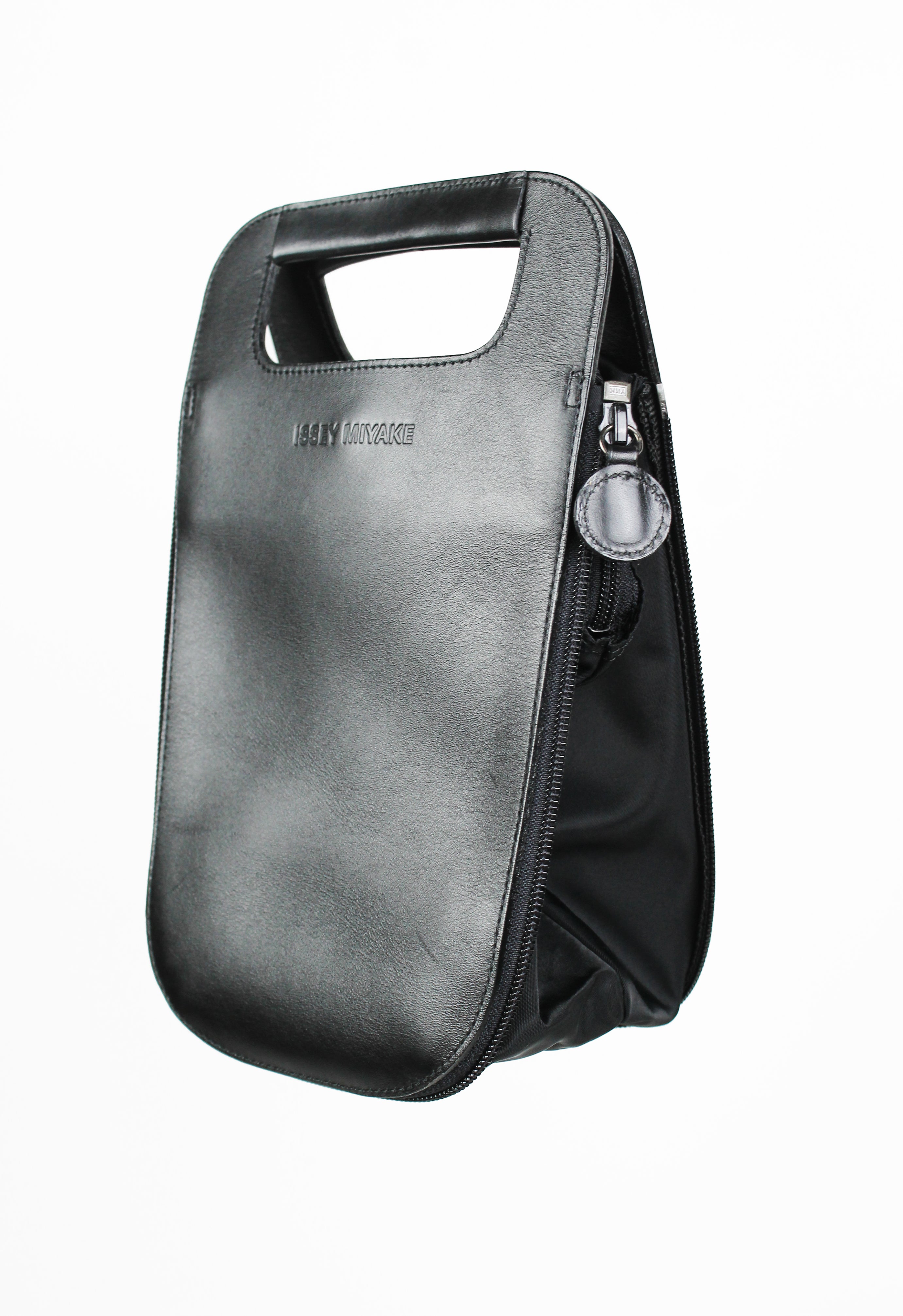 ISSEY MIYAKE 1990'S TRANSFORMABLE LEATHER AND NYLON ZIP BAG – THE 543