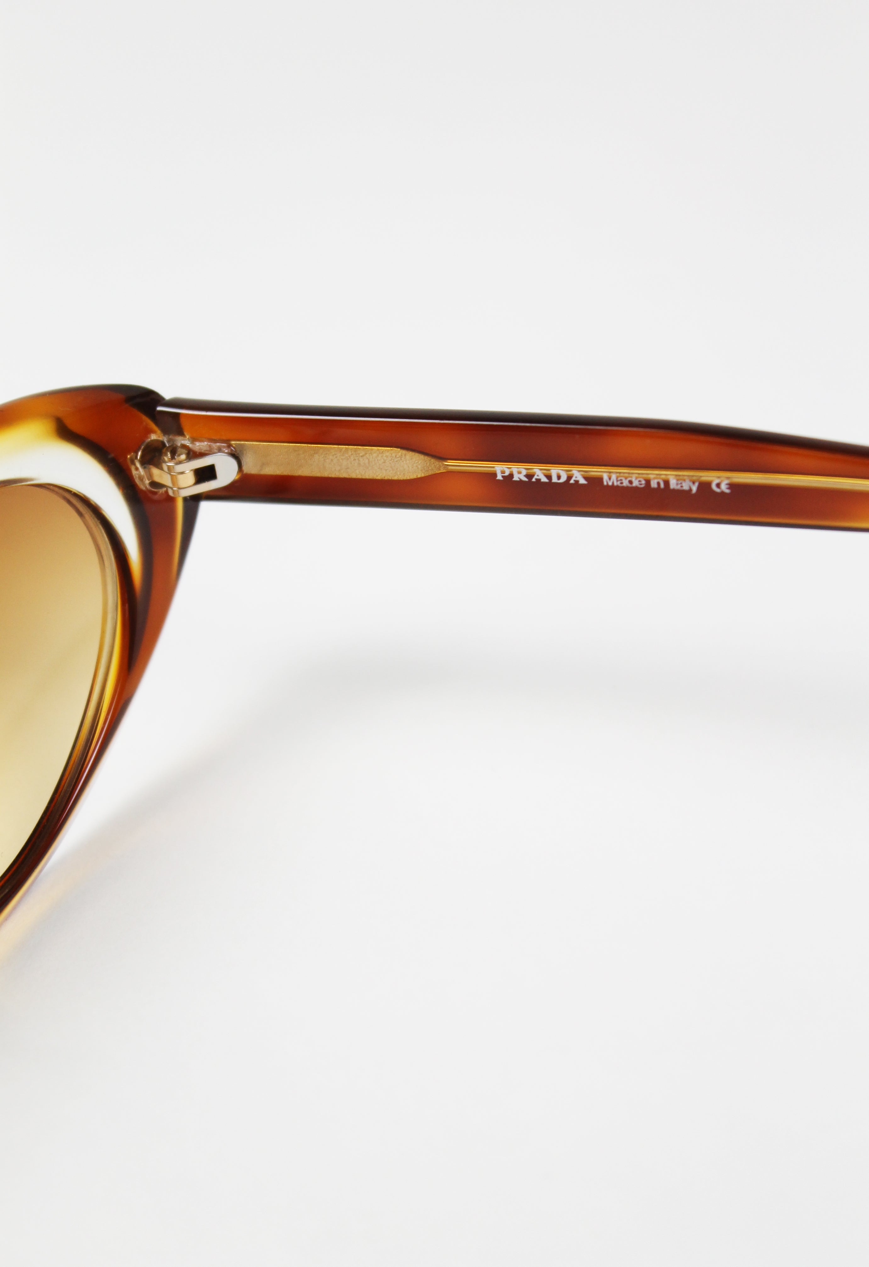 PRADA SS 2001 TWO TONE CARAMEL CAT EYE SUNGLASSES – THE 543