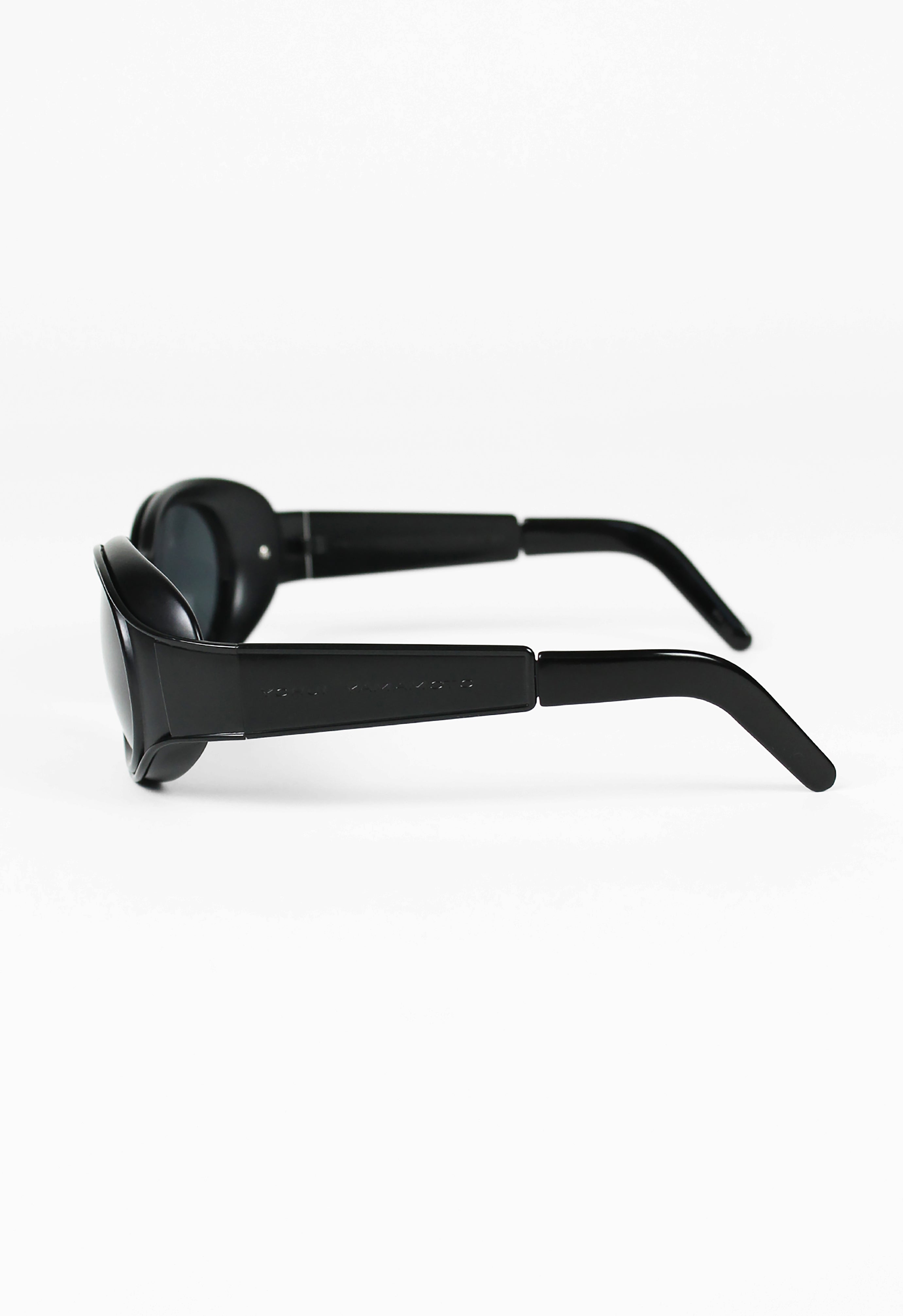 Yoji Yamamoto ブラック キャットアイ サングラス Yohji Yamamoto Ladies Sunglasses Cat Eye Black and Grey